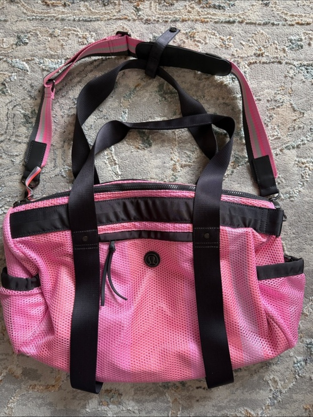 Lululemon run on duffle bag RARE